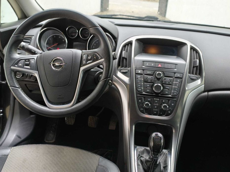 Opel Astra J 1.7 CDTI - 2012