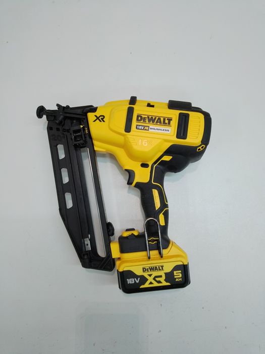 Sztyfciarka Akumulatorowa Gwoździarka DeWalt DCN660