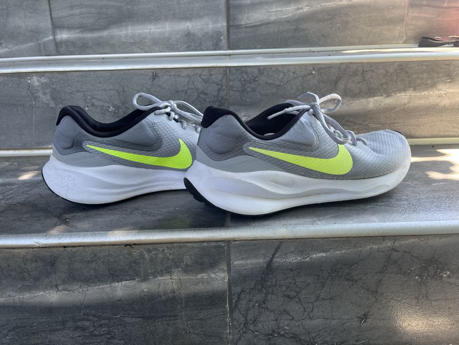 Nike Revolution 7