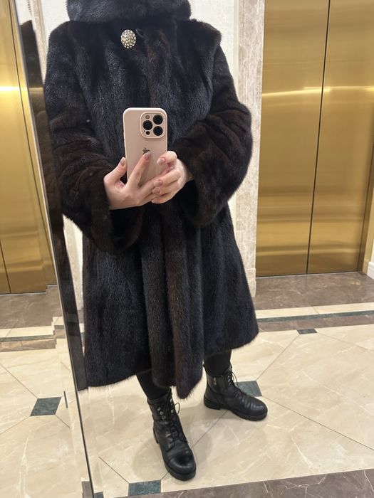 Норкова шуба з капюшоном.