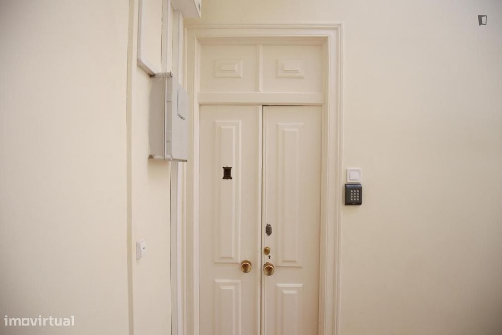 Quarto - localizado em São Bento Lisbon