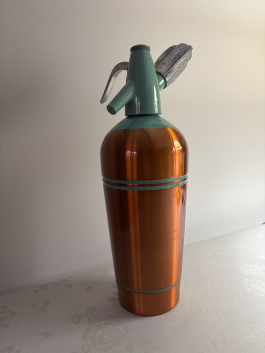 Piekny zabytkowy syfon