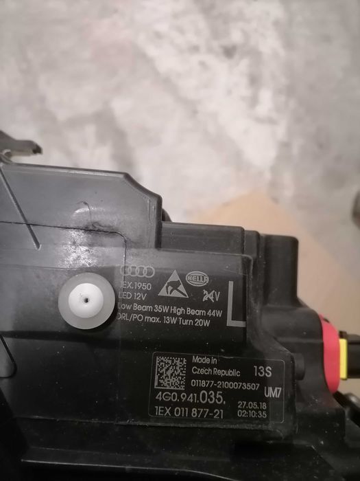 Ótica do lado esquerdo Audi A6 usada mas como nova.