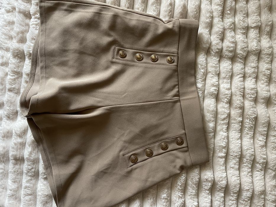 Жіночі класичні шорти