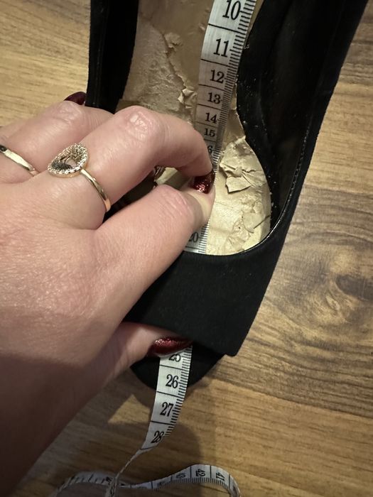 Czarne szpilki w rozmiarze 40 platforma