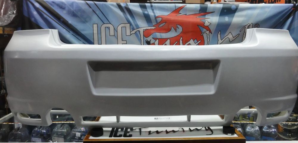 Kit completo para VW Golf 4 / IV 98-03 R32 look em plástico ABS e fibra (para-choques frontal + traseiro + embaladeiras + aileron)