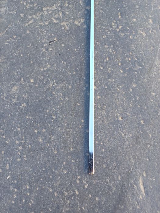 Perfil prumos para prateleiras