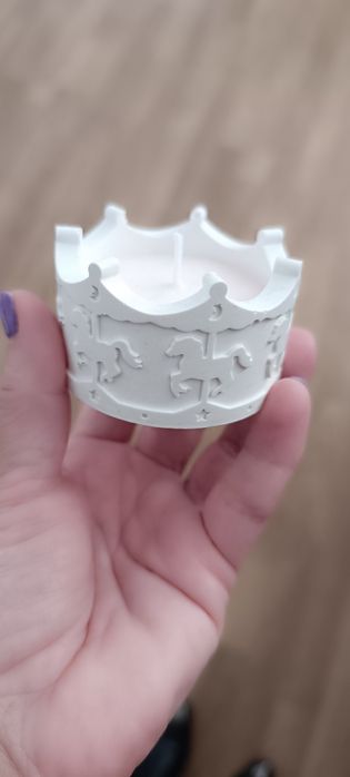 Vela aromática em peça de cerâmica em gesso