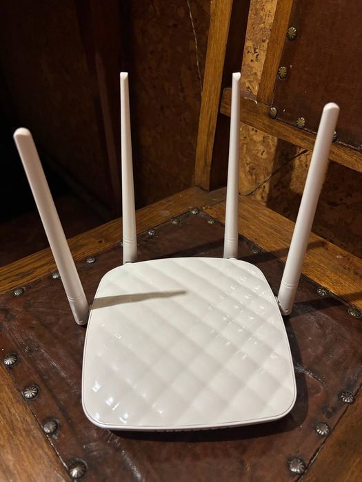 WiFi router tenda fh456