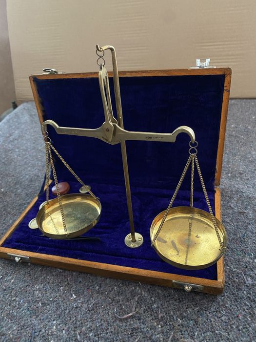 Balança para pesar ouro