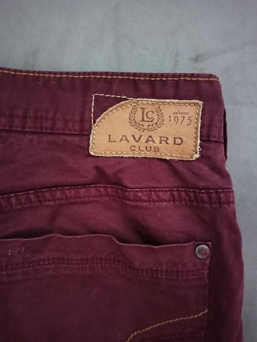 Spodnie chinos marki Lavard