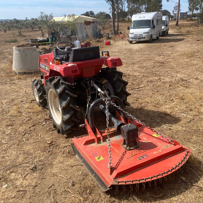 Trator Mitsubishi MT16 4x4 com alfaias