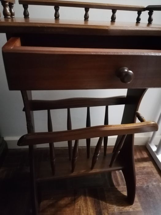 Mesa de apoio em madeira