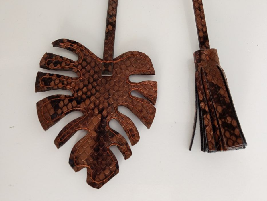 Parfois - porta-moedas, porta-cartões e pendentes texturados