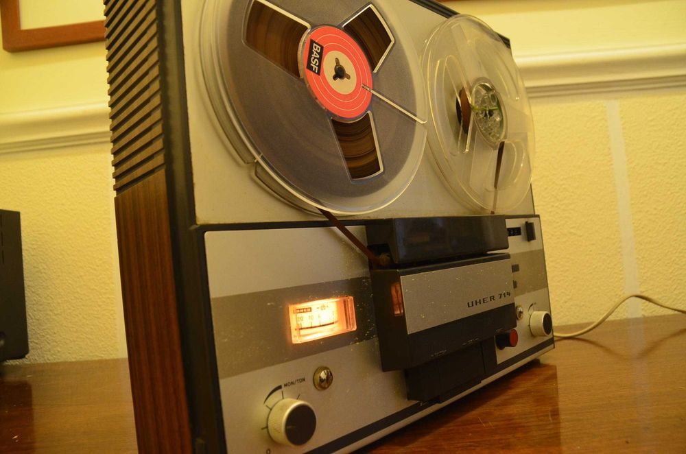Gravador de bobines Uher 714 - A funcionar