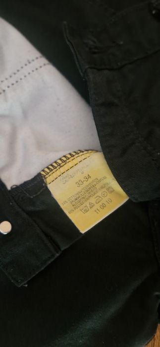 Spodnie wrangler model z szeroką nogawka rozm 33 - 34