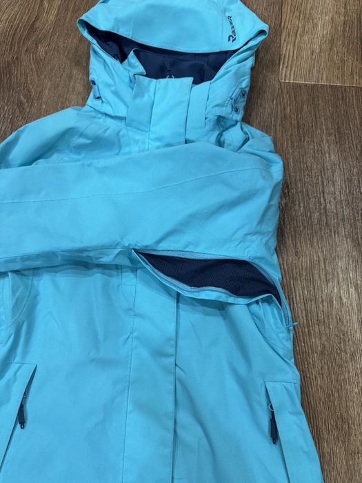 Блакитна вітрівка жіноча Radder
Опис: