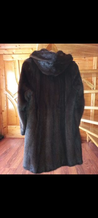 Продам норкову шубу