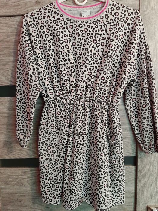 Sukienka panterka rozm. 134