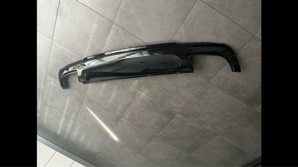 Chrysler 300 2015-2022 дифузор, спойлер заднього бампера 68235679AB