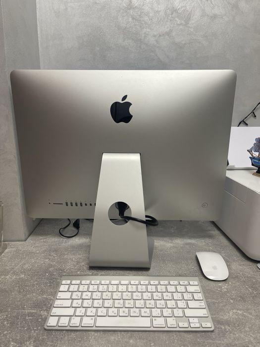 Apple iMac 16.2  2015 року 21.5 екран  8GB. SSD 1T