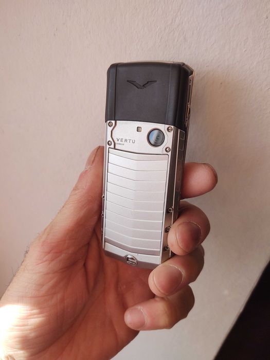 Vertu ascent X .