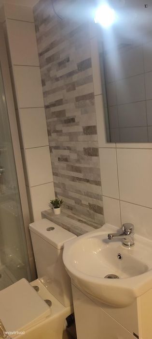 Quarto - localizado em Carcavelos Lisbon