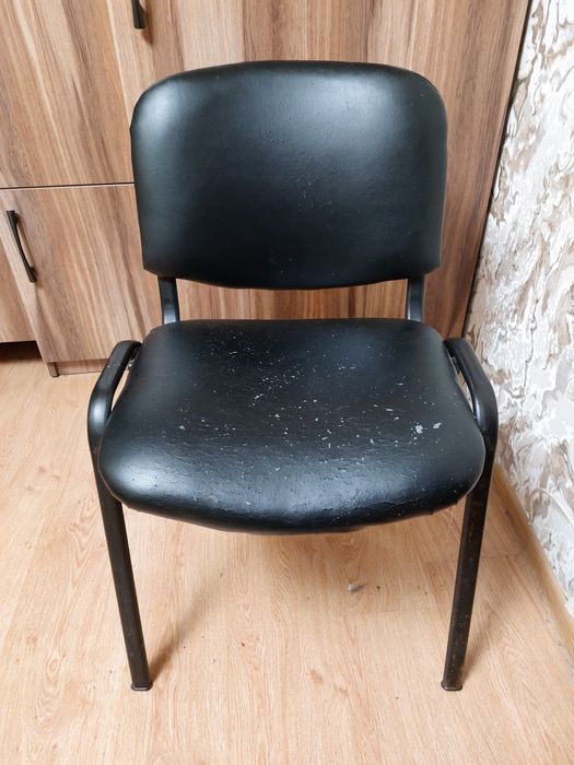 Стулья офисные тканевые