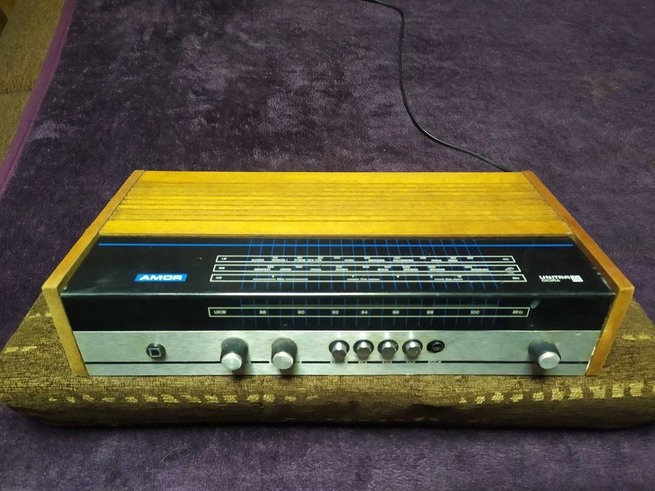 Dwa stare magnetofony i radio UNITRA