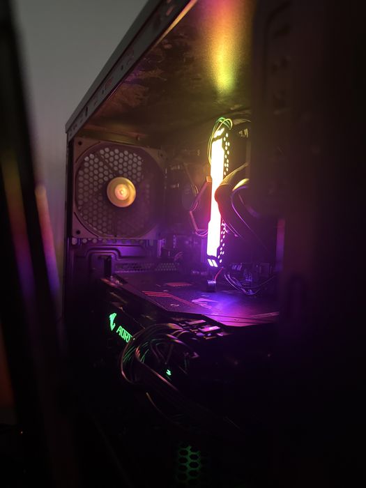 Komputer intel i5 9400f oraz 1 z najmocniejszych gtx1070 Aorus