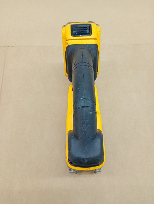 Wyrzynarka DeWalt DCS331