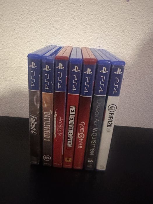 PS4 Pro + Comando Branco + 6 Jogos