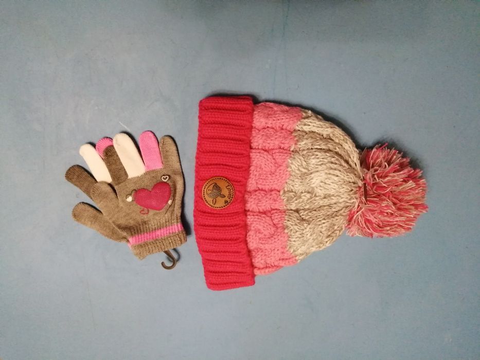 Nowa   czapka z rekawicami i