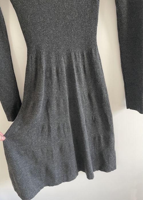 Vestido de malha cinzenta (Clockhouse, tamanho XS)