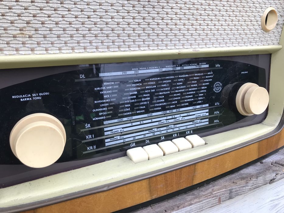 Stare radio z gramofonem Diora