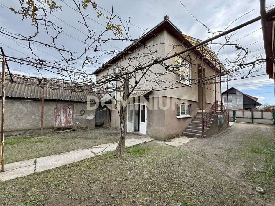 Продається хороший будинок у центрі Королева