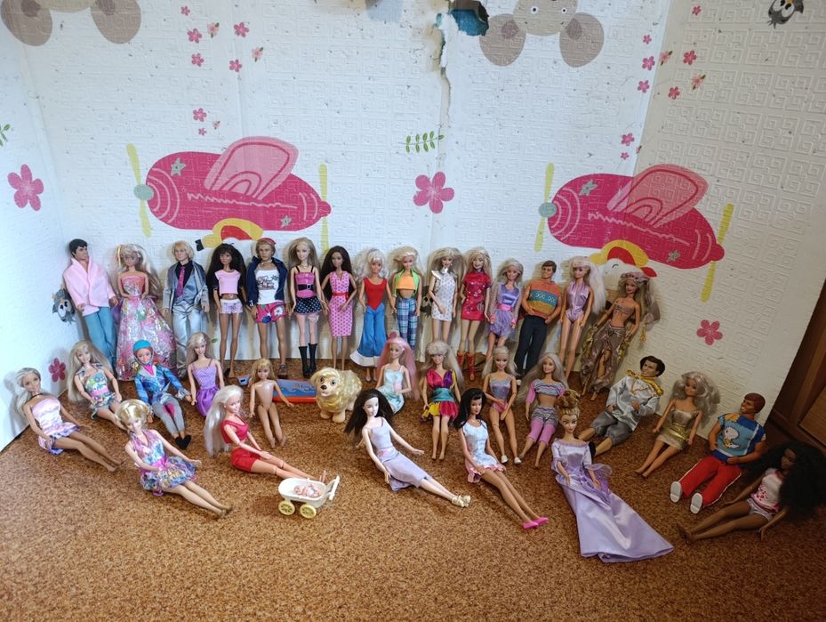 Różne lalki Barbie Mattel