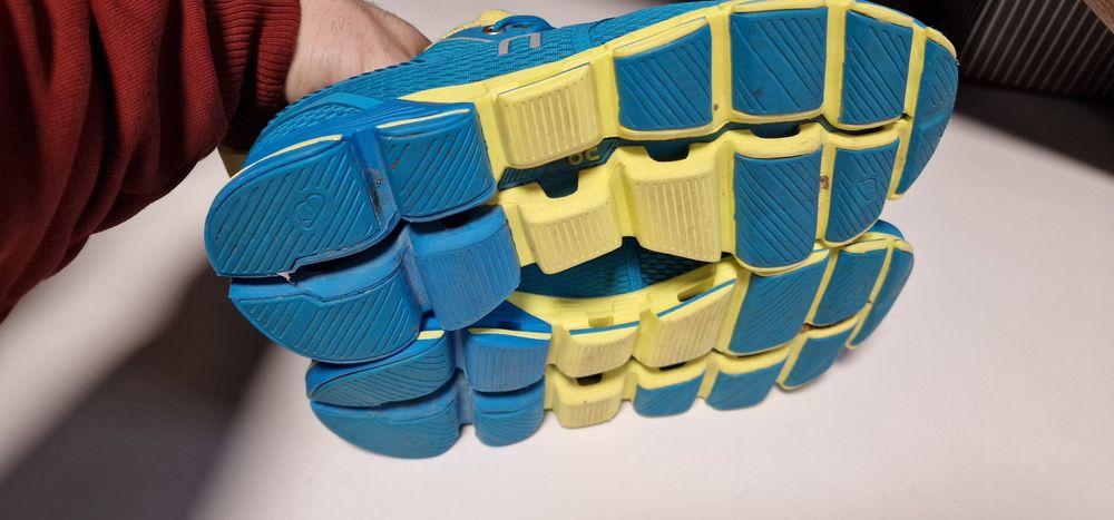 Бігові жіночі кросовки On Running Cloudflyer