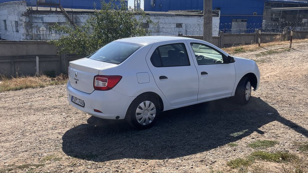 Renault logan 2016 на повному ходу