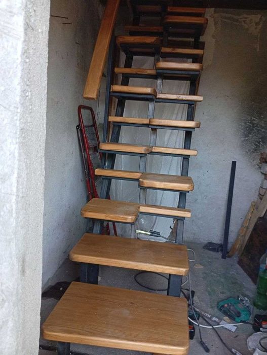 Міжповерхові сходи