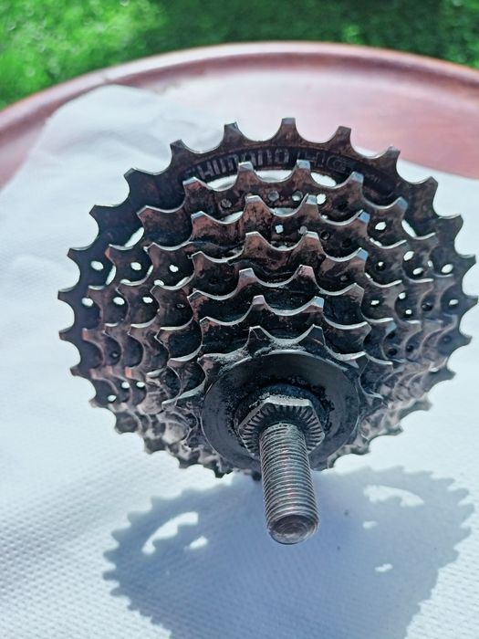 7 rzędowy wolnobieg rowerowy Shimano.