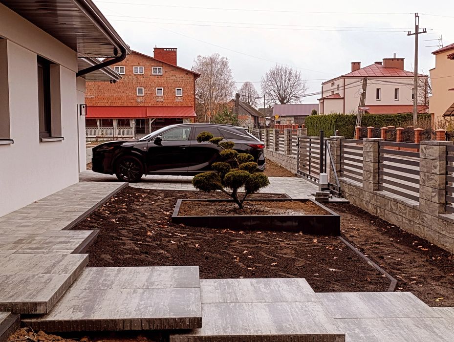 Zakładanie trawników glebogryzarka separacyjna minikoparka koparka