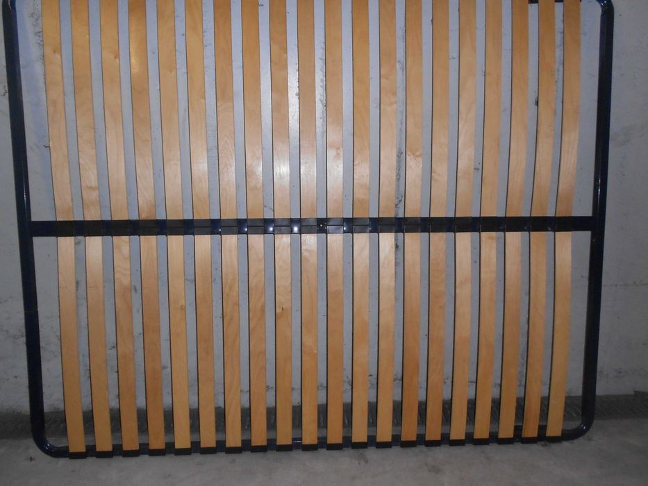 vendo um estrado para cama de casal