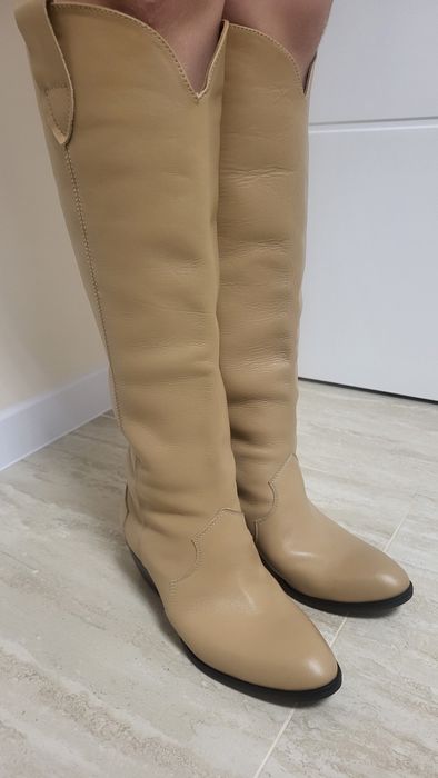 Шкіряні чоботи          .