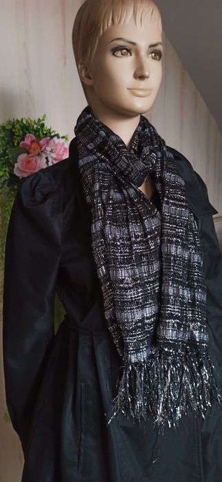 Sg Elegancki szalik  szal czarno - srebrny błyszczący szal
