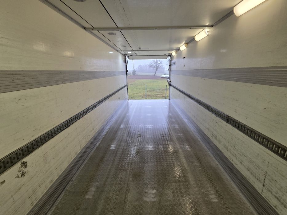 Samochód ciężarowy VOLVO FM 9 chłodnia