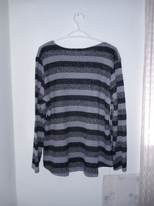 Camisola às riscas preta / cinzenta / brilhos refugidos emo