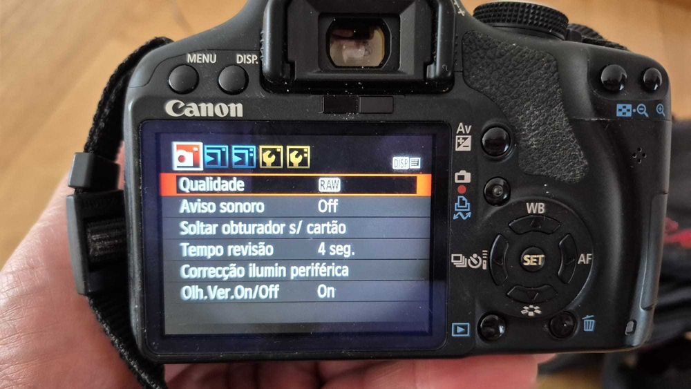 Canon 500D + Objetiva 18-55 + Objetiva 75-300 + Acessórios e Bolsa