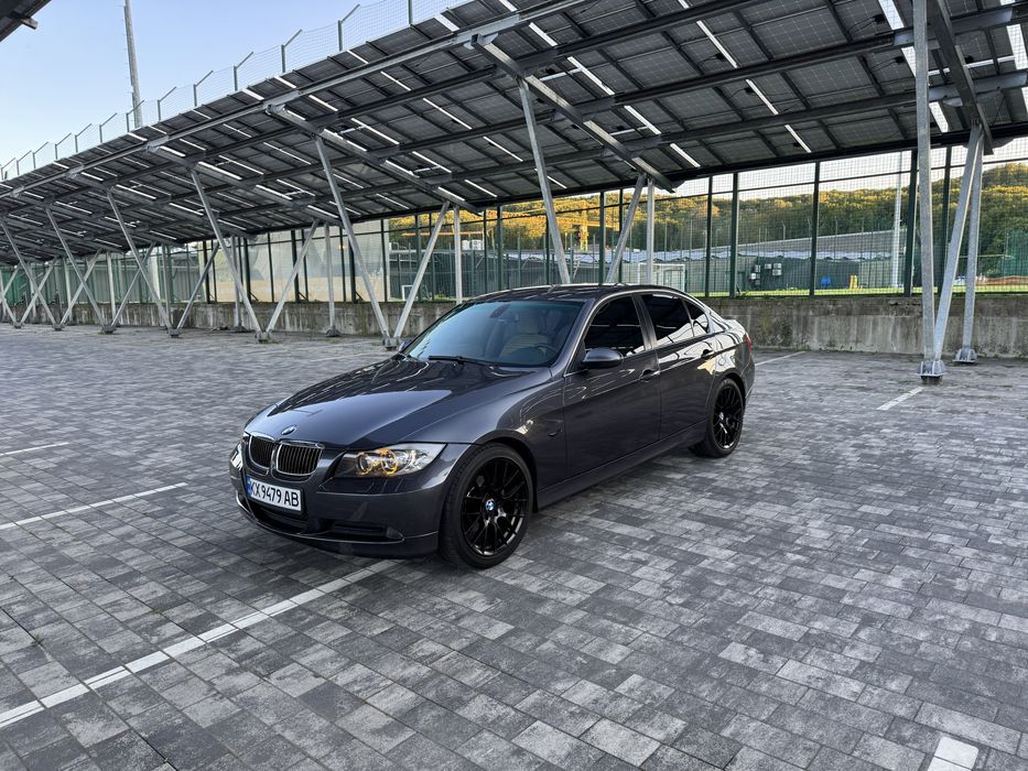 Продам BMW e90  2005