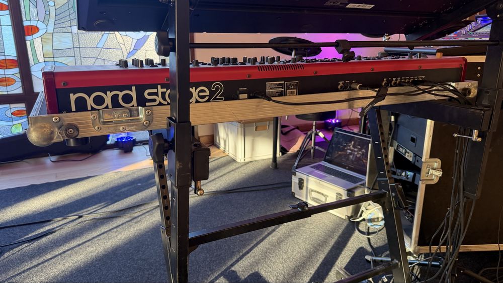 Nord stage 2 sw73 + case